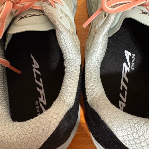 Altra Torin 5 Green Running Shoes with Coral Accents Women’s size 9 - Picture 10 of 10